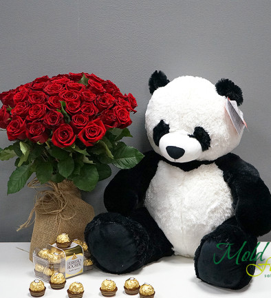 Set din 51 trandafiri rosii olandezi 50-60 cm, panda si ferrero rocher 200 g foto 394x433